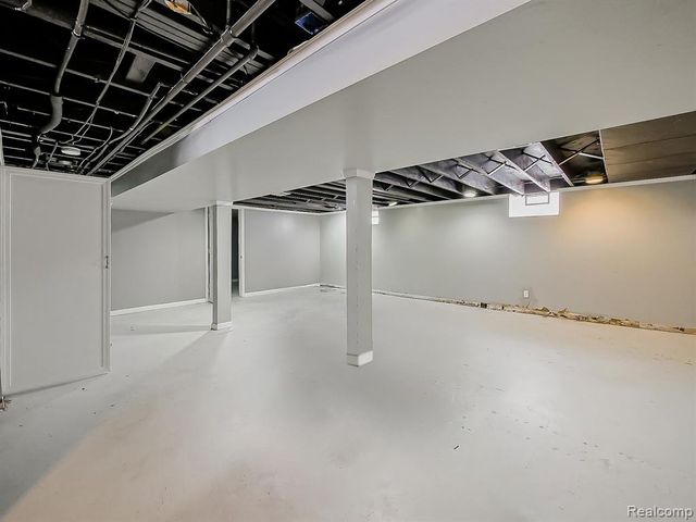 1283 Featherstone Road, Pontiac, MI 48342