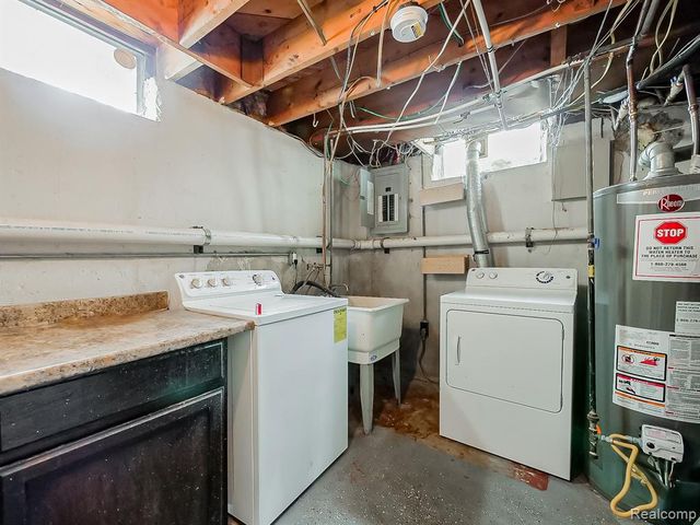 1283 Featherstone Road, Pontiac, MI 48342