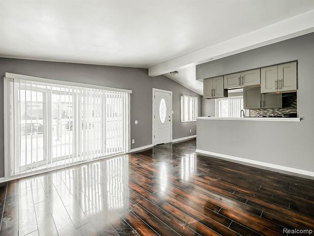 1283 Featherstone Road, Pontiac, MI 48342