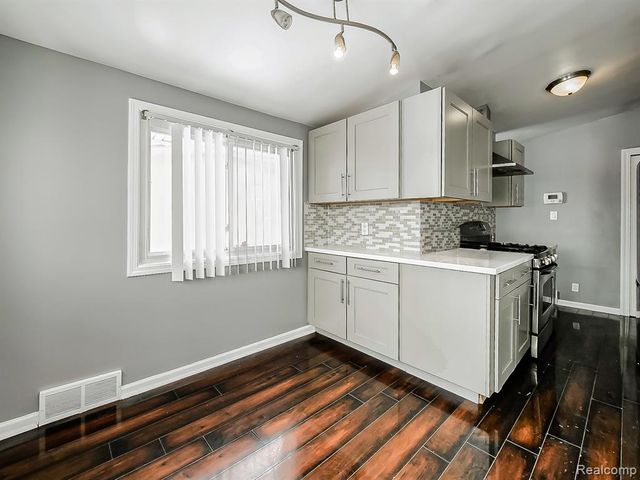 1283 Featherstone Road, Pontiac, MI 48342