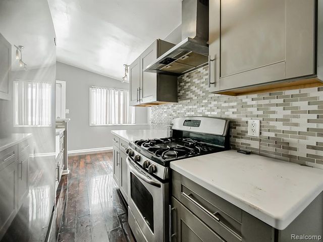 1283 Featherstone Road, Pontiac, MI 48342