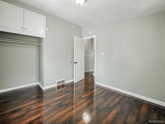 1283 Featherstone Road, Pontiac, MI 48342