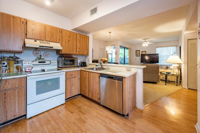 11964 NW 11th Street 11964, Pembroke Pines, FL 33026