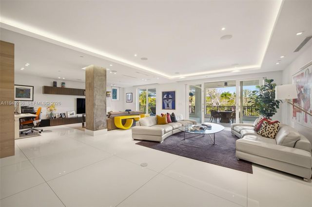 3535 Hiawatha Ave 305, Coconut Grove, FL 33133