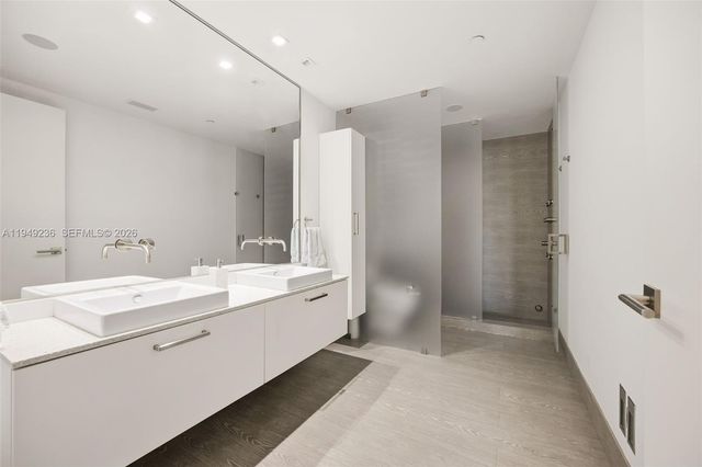 3535 Hiawatha Ave 305, Coconut Grove, FL 33133