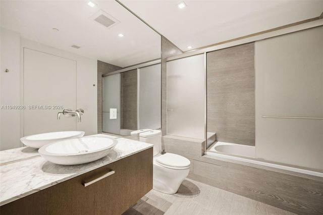 3535 Hiawatha Ave 305, Coconut Grove, FL 33133