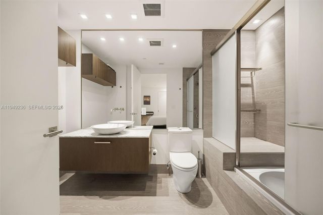 3535 Hiawatha Ave 305, Coconut Grove, FL 33133