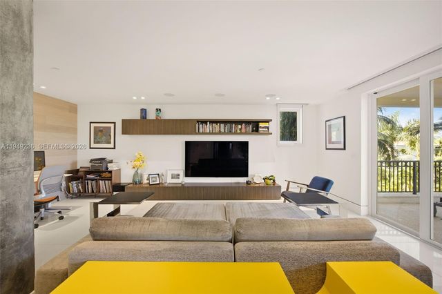 3535 Hiawatha Ave 305, Coconut Grove, FL 33133