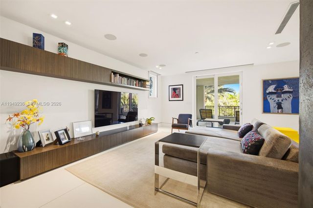 3535 Hiawatha Ave 305, Coconut Grove, FL 33133