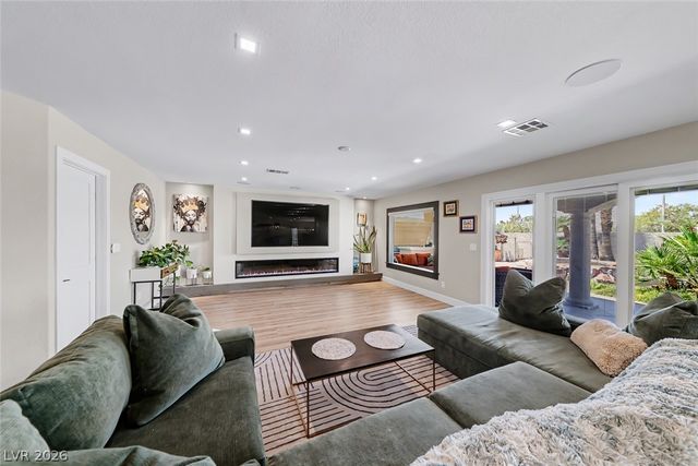 8986 Sidebrook Court, Las Vegas, NV 89129