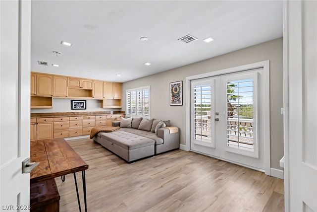 8986 Sidebrook Court, Las Vegas, NV 89129