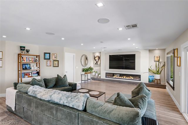 8986 Sidebrook Court, Las Vegas, NV 89129