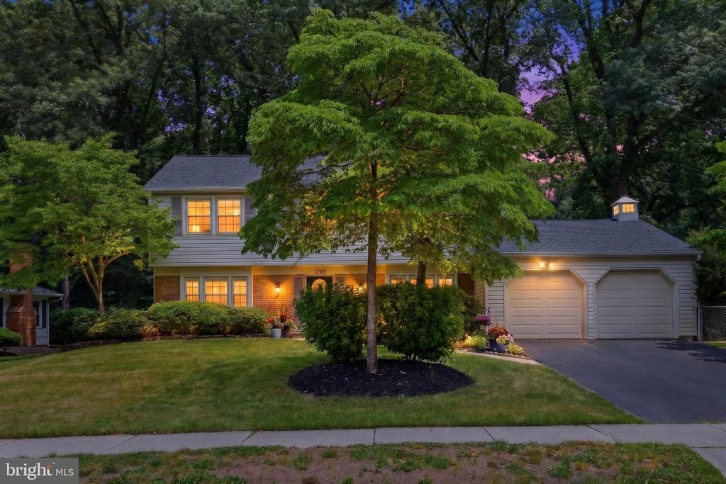 Image 1 of property listing at 1703 CROFTON PKWY, Crofton, MD 21114