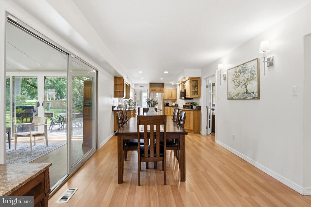 Image 10 of property listing at 1703 CROFTON PKWY, Crofton, MD 21114