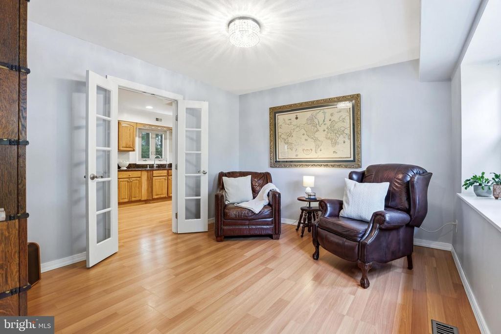 Image 12 of property listing at 1703 CROFTON PKWY, Crofton, MD 21114
