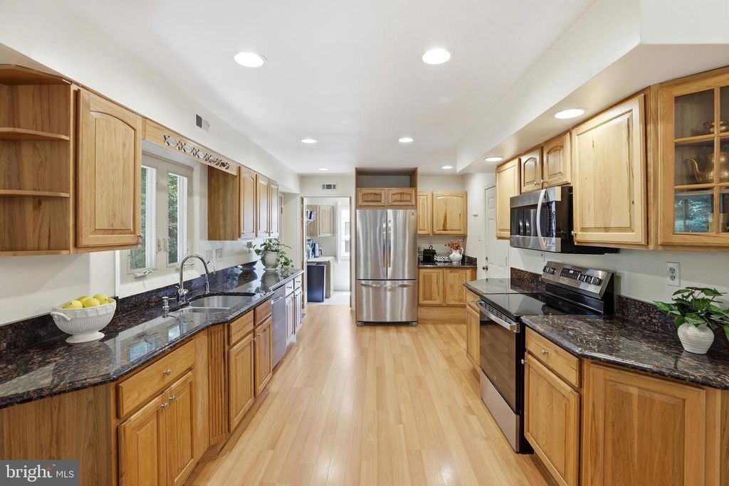 Image 17 of property listing at 1703 CROFTON PKWY, Crofton, MD 21114