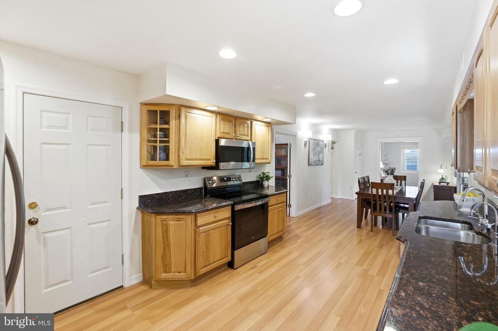 Image 19 of property listing at 1703 CROFTON PKWY, Crofton, MD 21114