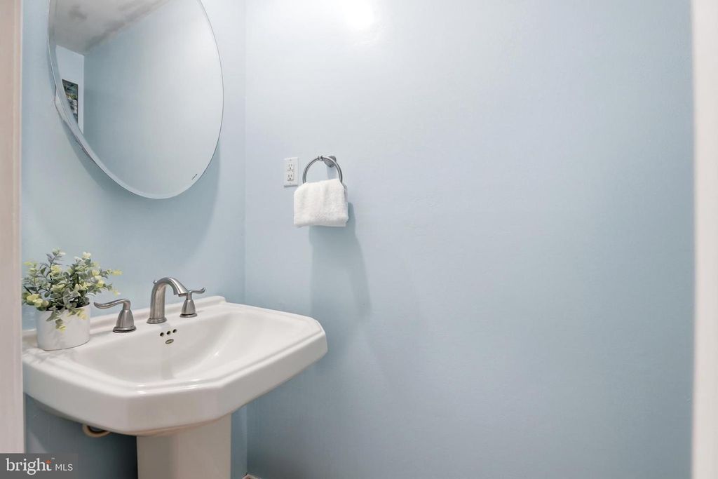 Image 24 of property listing at 1703 CROFTON PKWY, Crofton, MD 21114