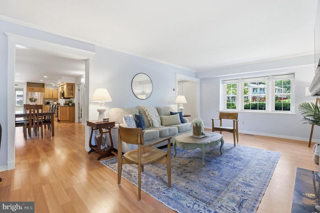 Image 6 of property listing at 1703 CROFTON PKWY, Crofton, MD 21114
