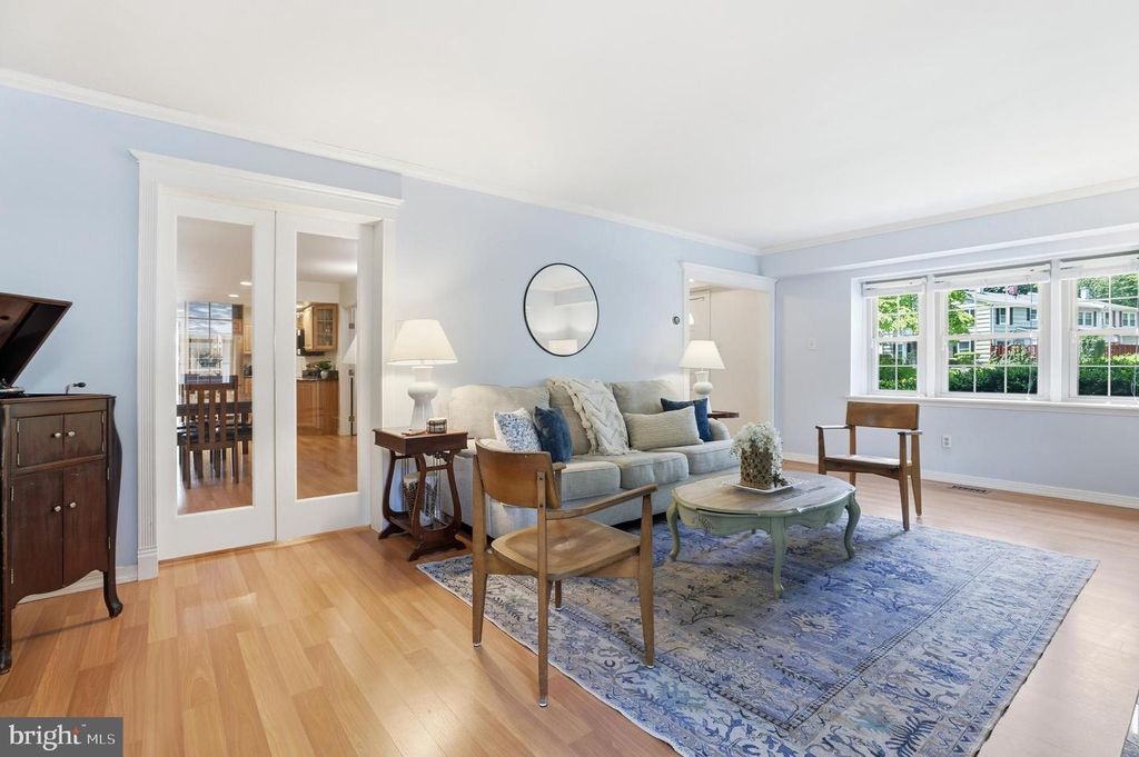 Image 8 of property listing at 1703 CROFTON PKWY, Crofton, MD 21114