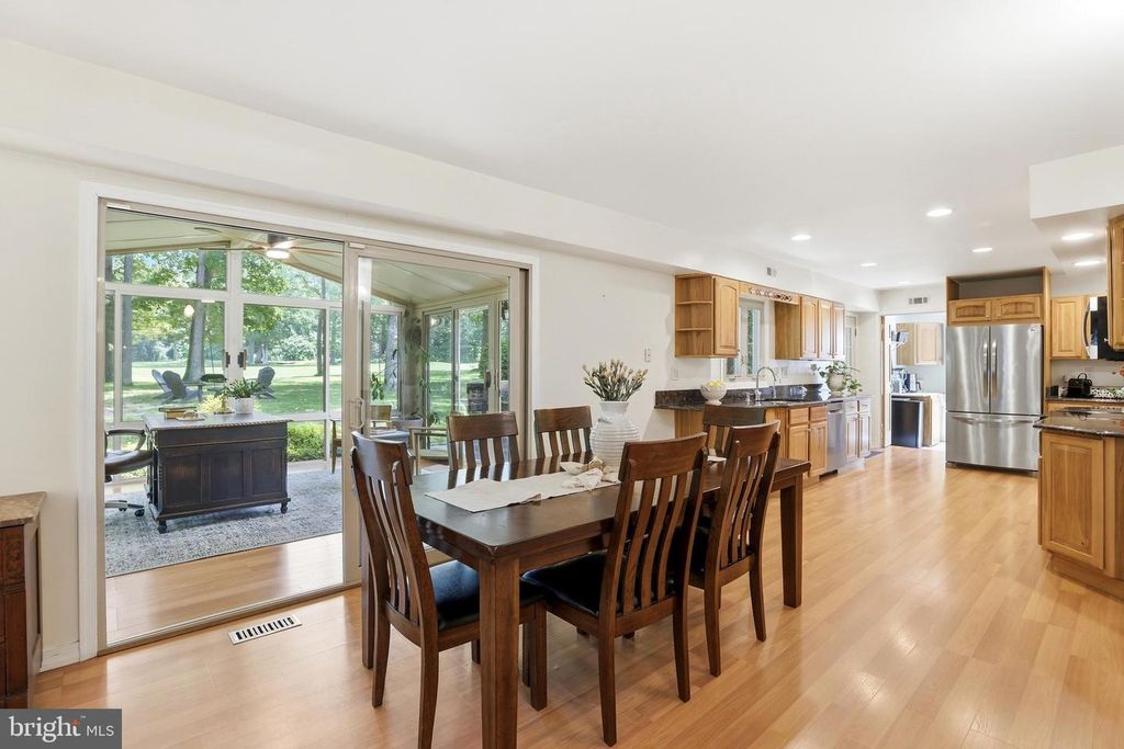 Image 9 of property listing at 1703 CROFTON PKWY, Crofton, MD 21114