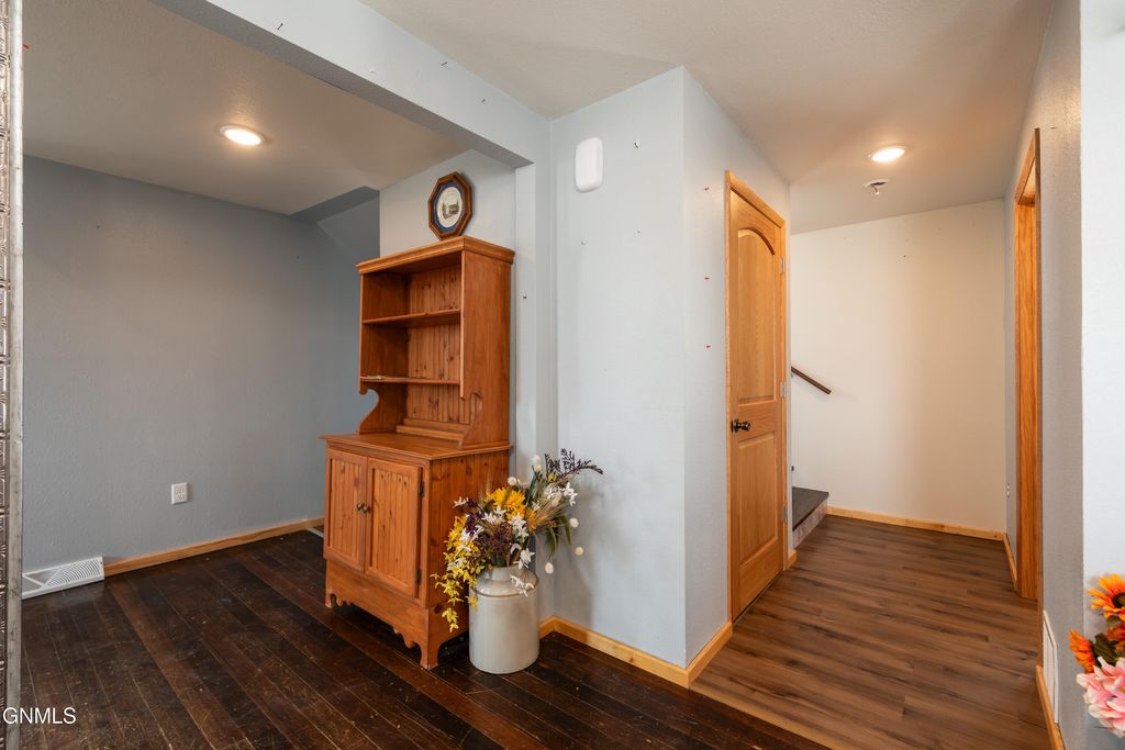 303 1st Avenue NE, Garrison, ND 58540 photo 12