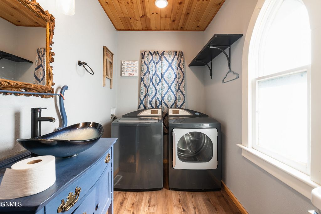 303 1st Avenue NE, Garrison, ND 58540 photo 16