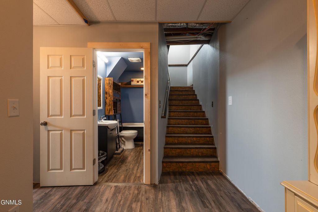 303 1st Avenue NE, Garrison, ND 58540 photo 17