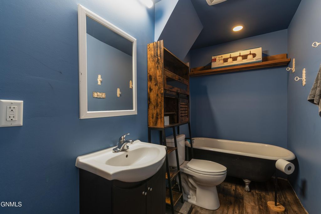 303 1st Avenue NE, Garrison, ND 58540 photo 18