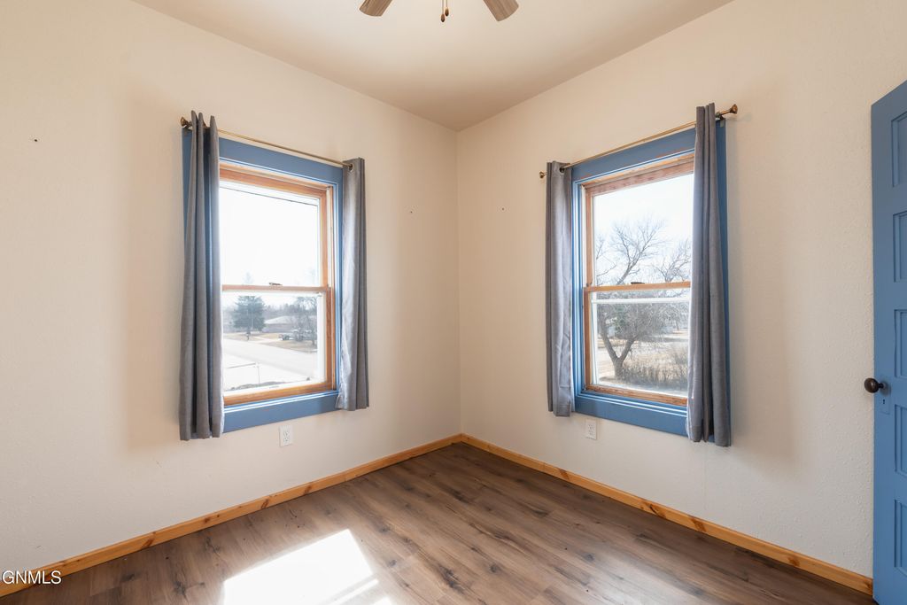 303 1st Avenue NE, Garrison, ND 58540 photo 22