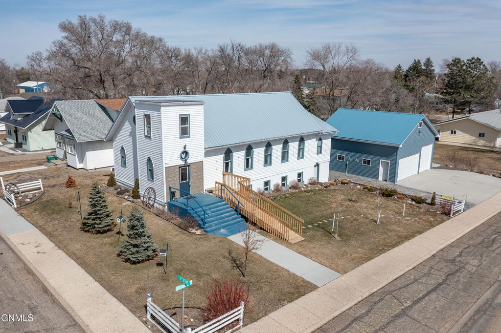 303 1st Avenue NE, Garrison, ND 58540 photo 3