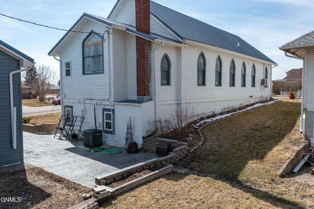 303 1st Avenue NE, Garrison, ND 58540 photo 34