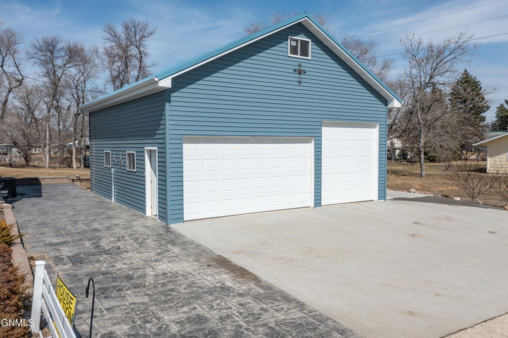 303 1st Avenue NE, Garrison, ND 58540 photo 36