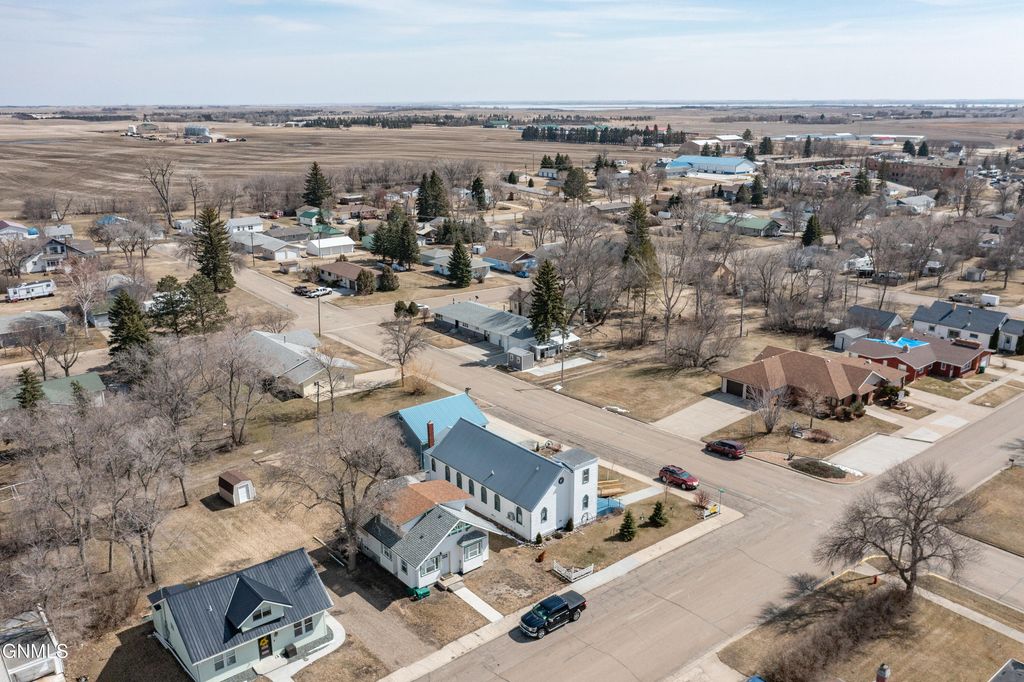 303 1st Avenue NE, Garrison, ND 58540 photo 38