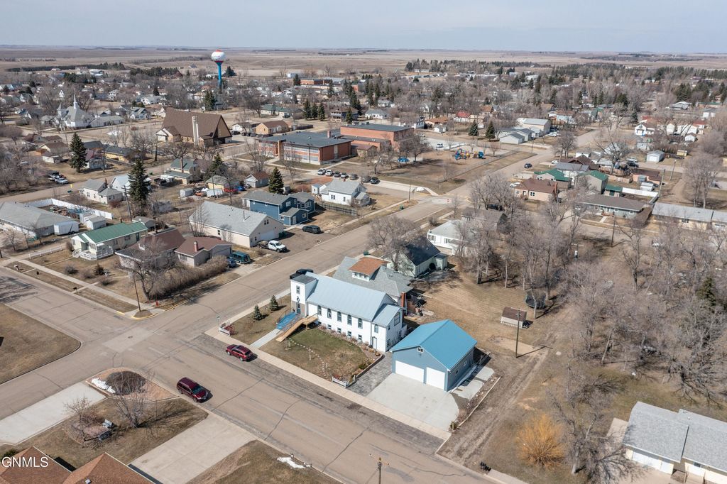 303 1st Avenue NE, Garrison, ND 58540 photo 39