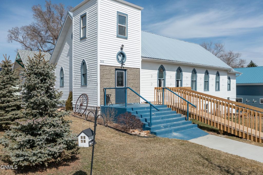 303 1st Avenue NE, Garrison, ND 58540 photo 4