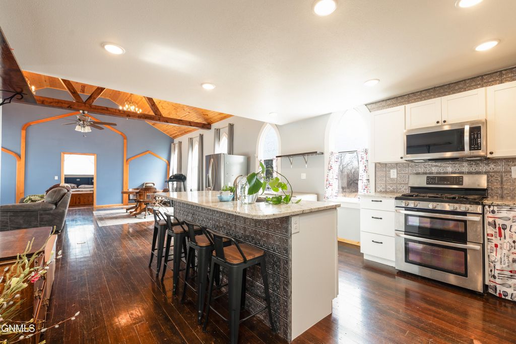 303 1st Avenue NE, Garrison, ND 58540 photo 6