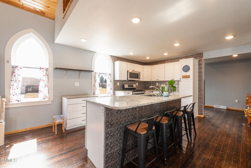 303 1st Avenue NE, Garrison, ND 58540 photo 7