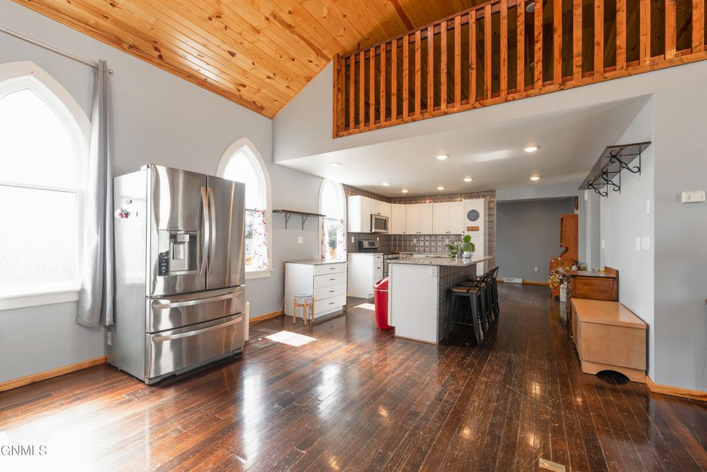 303 1st Avenue NE, Garrison, ND 58540 photo 8