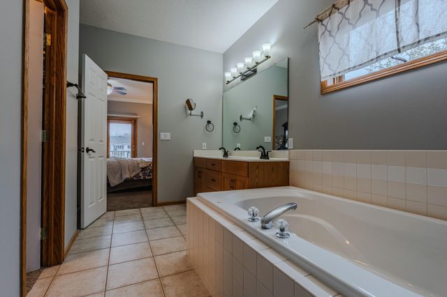 2804 32nd Street S, Fargo, ND 58103