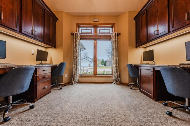 2804 32nd Street S, Fargo, ND 58103