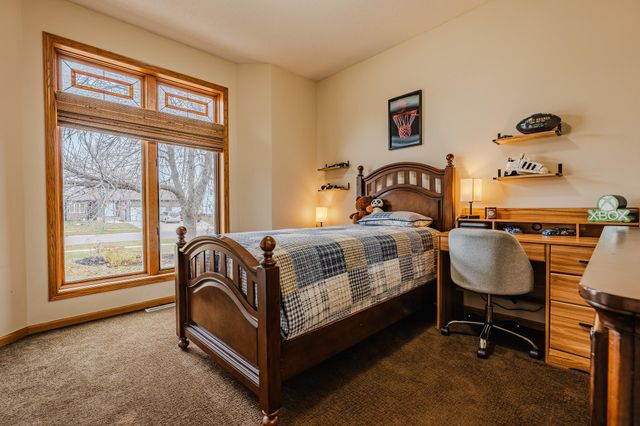 2804 32nd Street S, Fargo, ND 58103