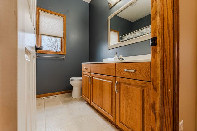 2804 32nd Street S, Fargo, ND 58103