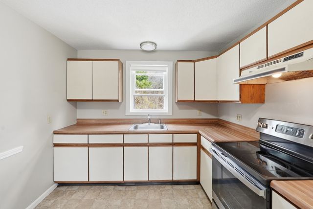 146 Hecla St 2B, Uxbridge, MA 01569