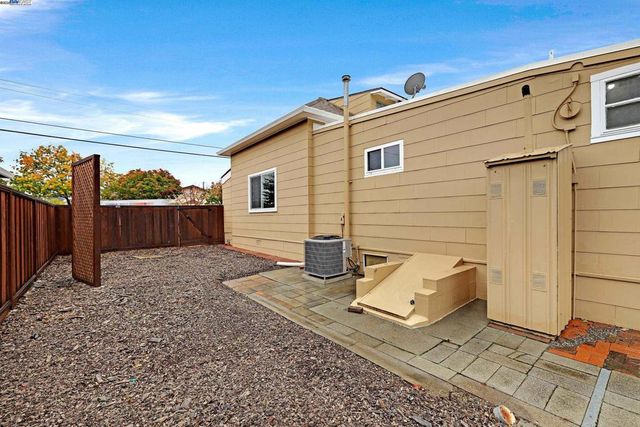 589 S M St, Livermore, CA 94550