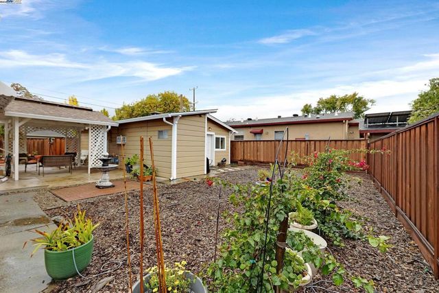 589 S M St, Livermore, CA 94550