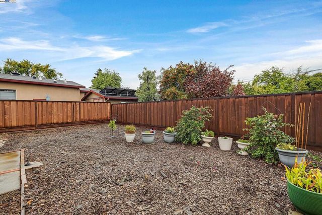 589 S M St, Livermore, CA 94550