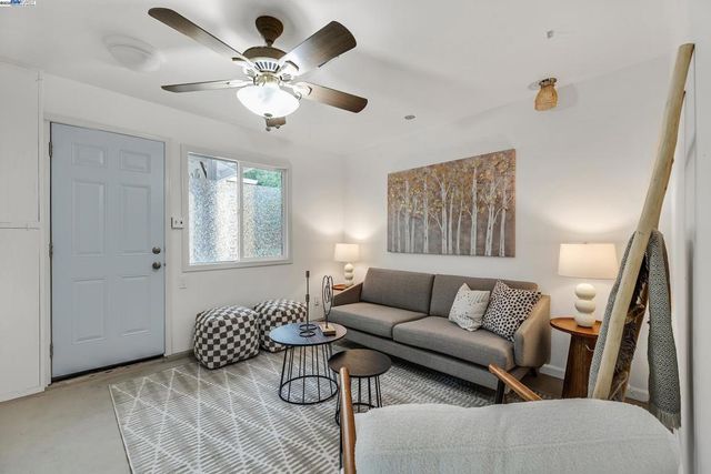 589 S M St, Livermore, CA 94550