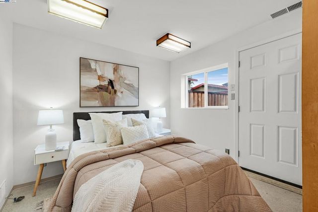 589 S M St, Livermore, CA 94550