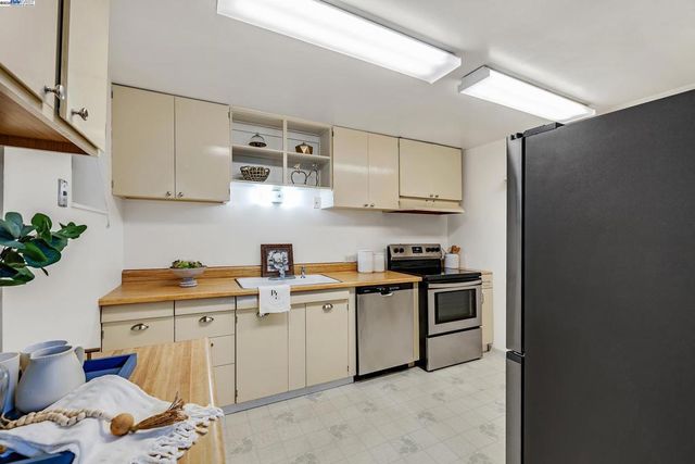 589 S M St, Livermore, CA 94550